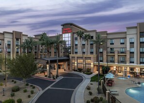 Exterior - Hampton Inn & Suites Phoenix Glendale-Westgate (Glendale)