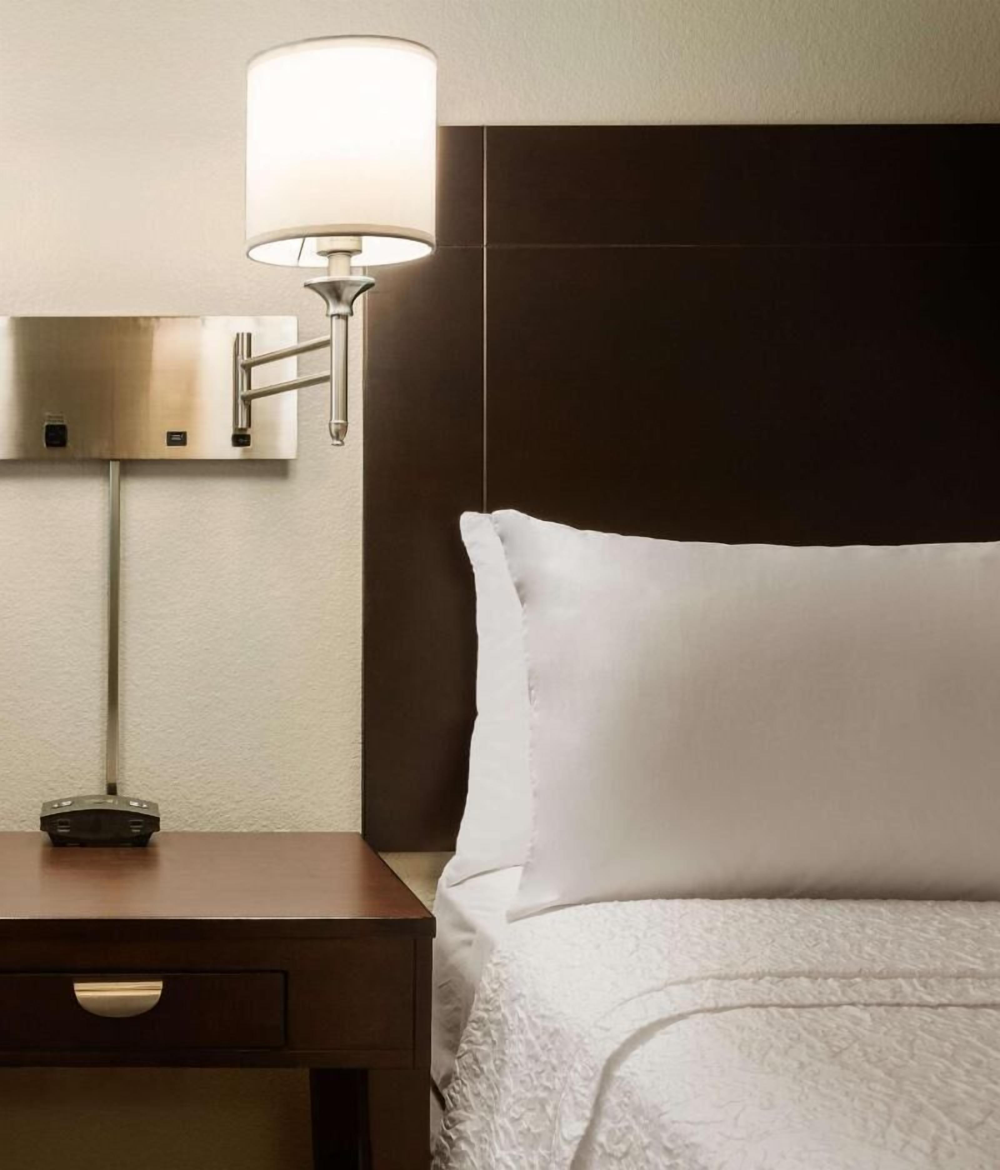 Ropa de cama de alta calidad y escritorio