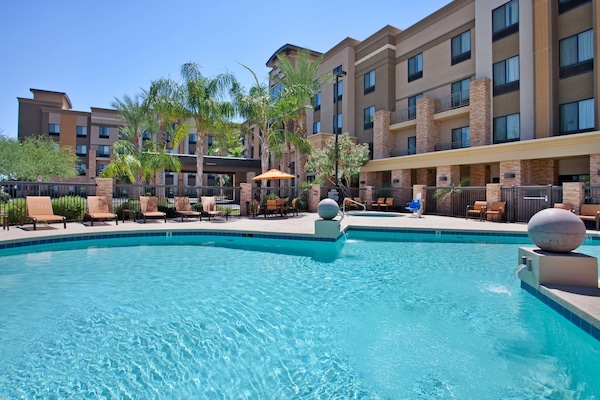 Piscina all'aperto, con ingresso dalle 09:00 alle 21:00, lettini