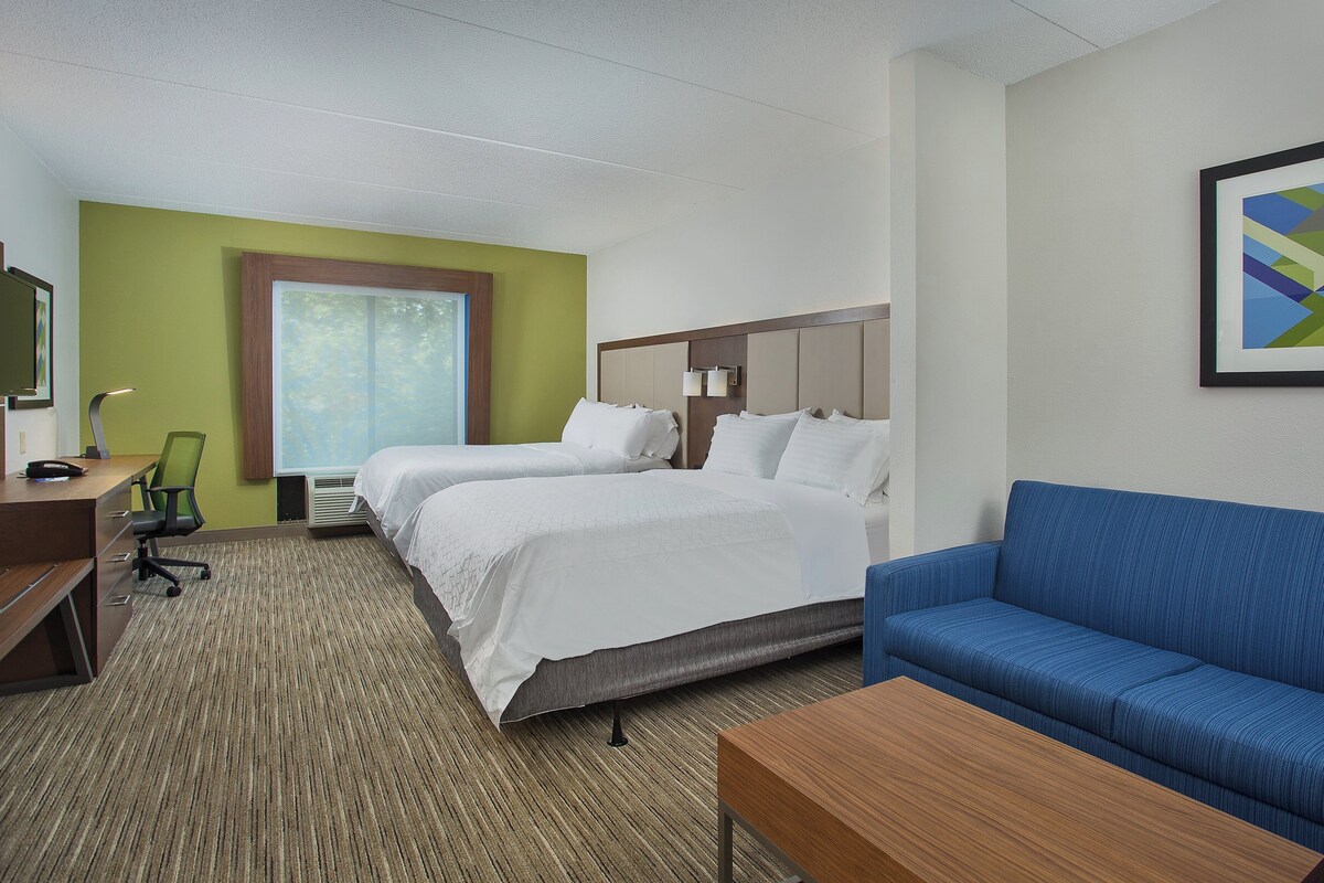 In-room safe, desk, laptop workspace, iron/ironing board