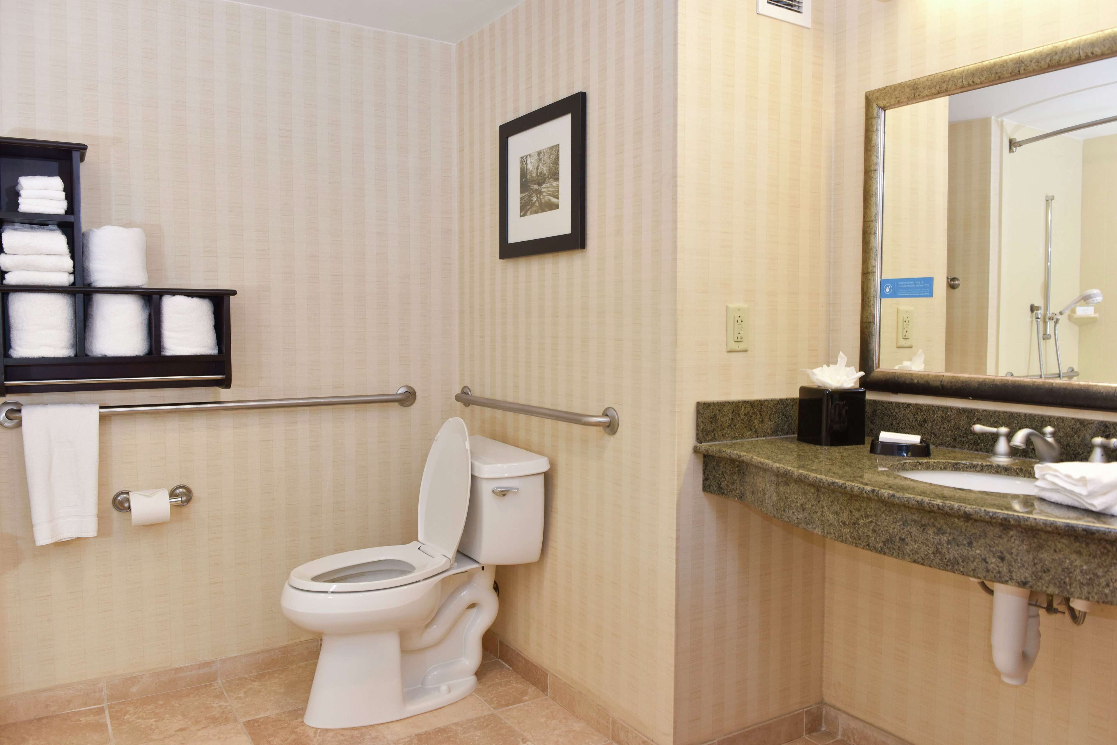 Photo - Hampton Inn & Suites Alexandria