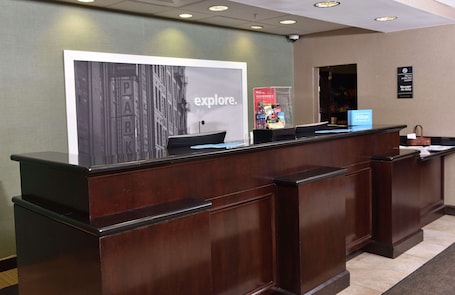 Lobby. Hampton Inn & Suites Alexandria