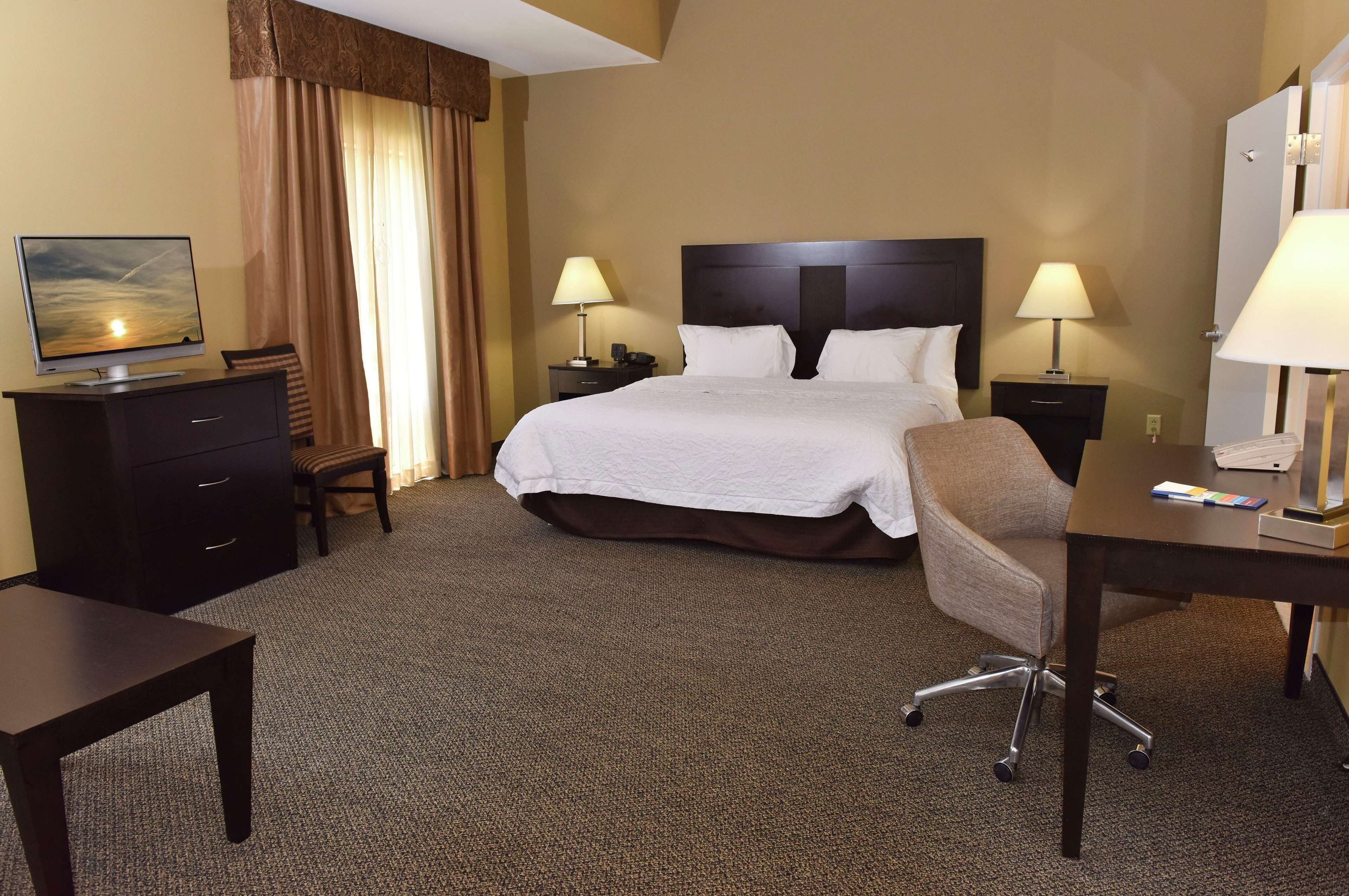 Studio, 1 King Bed, Accessible, Non Smoking | In-room safe, desk, iron/ironing board, free cribs/infant beds