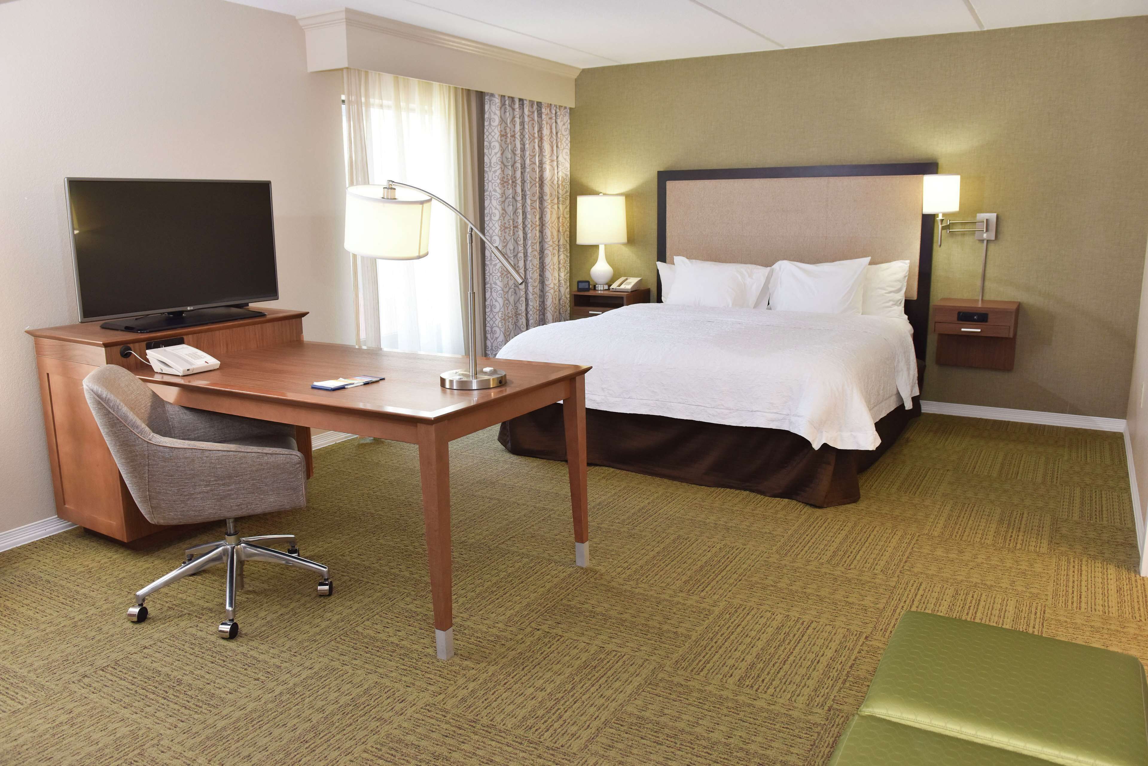 Photo - Hampton Inn & Suites Alexandria