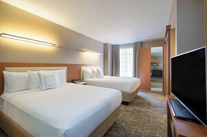 高档床上用品、加厚床垫、客房内保险箱、办公桌