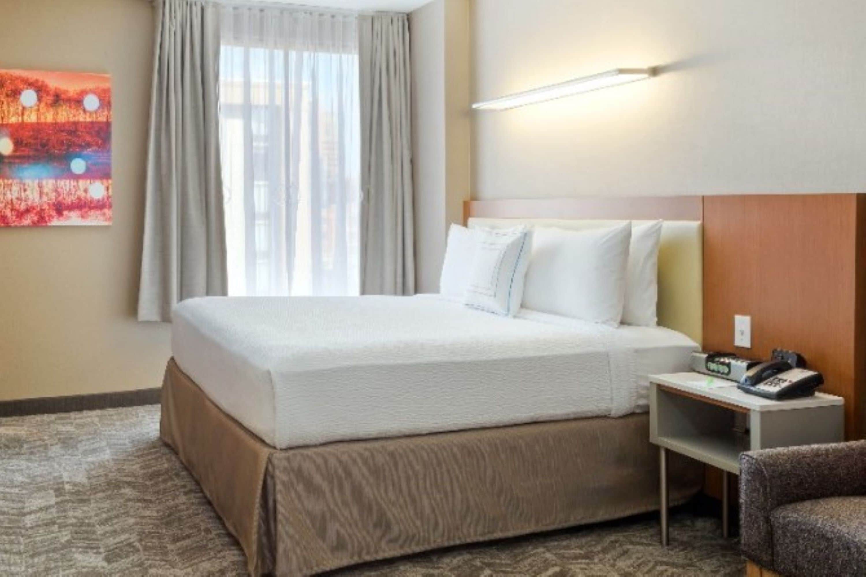 premium bedding, pillow-top beds, in-room safe, desk