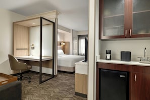 Suite, 1 King Bed with Sofa bed | Premium bedding, in-room safe, desk, iron/ironing board - SpringHill Suites by Marriott Fresno (Fresno)