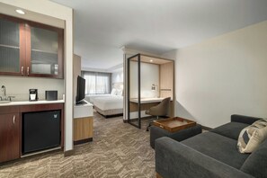 Suite | Luxe beddengoed, een kluis op de kamer, een bureau