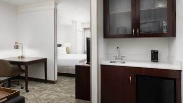 Premium bedding, in-room safe, desk, iron/ironing board