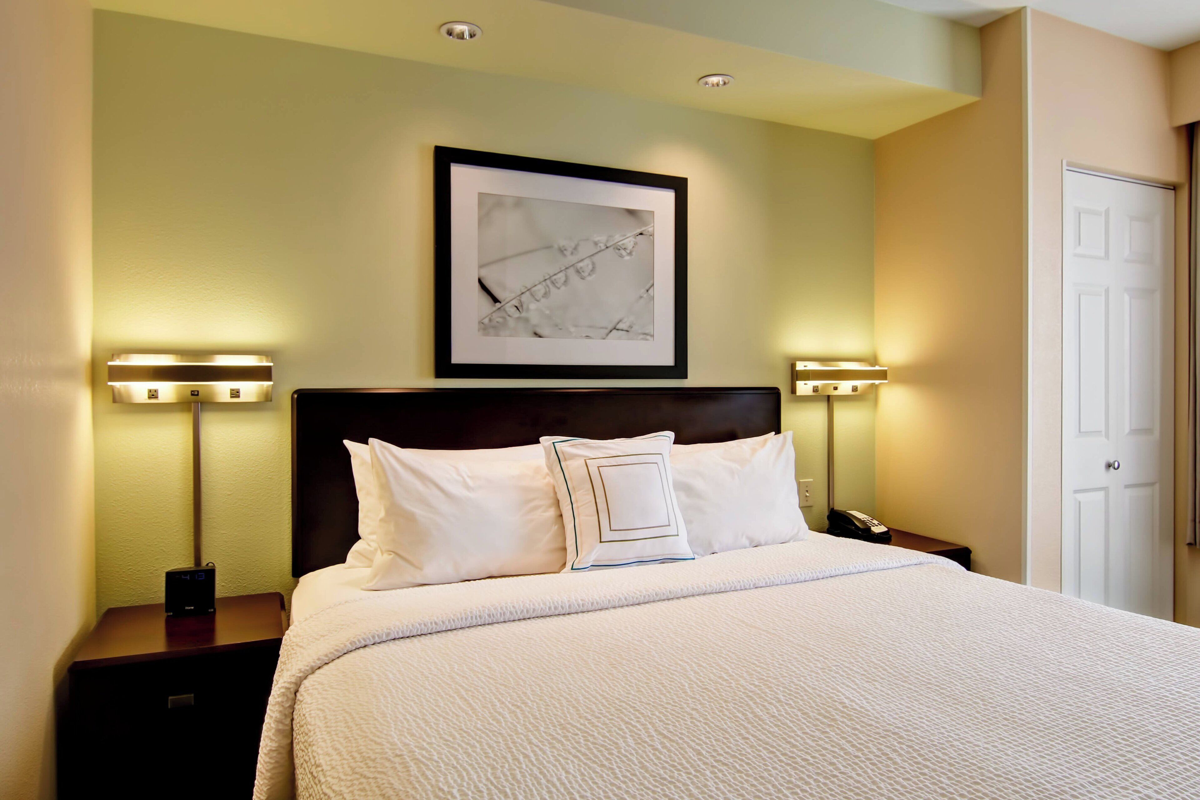 premium bedding, in-room safe, desk, iron/ironing board