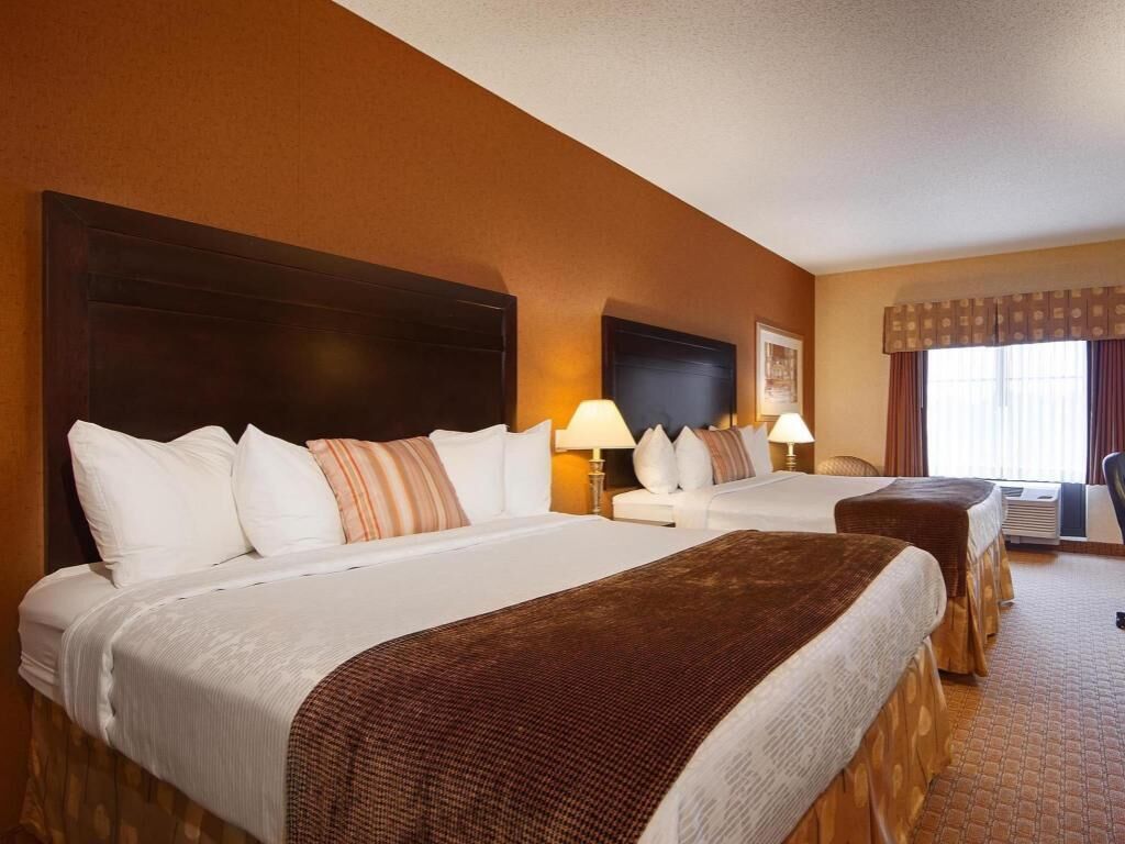 Hypo-allergenic bedding, desk, iron/ironing board, free WiFi