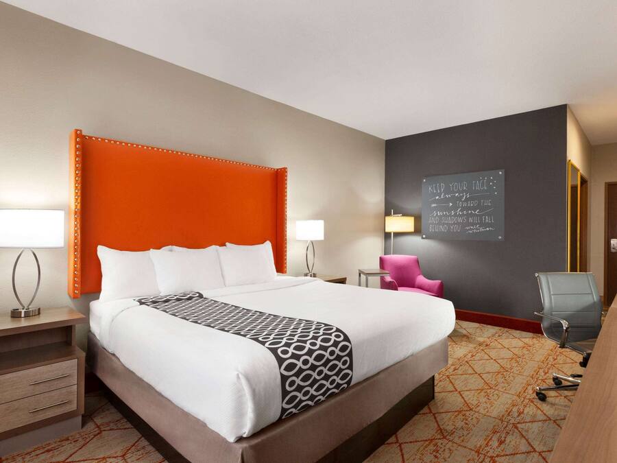 Room, 1 King Bed, Non Smoking | Hypo-allergenic bedding, desk, iron/ironing board, free WiFi