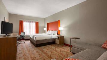 Executive Room, 1 King Bed, Non Smoking | Hypo-allergenic bedding, desk, iron/ironing board, free WiFi