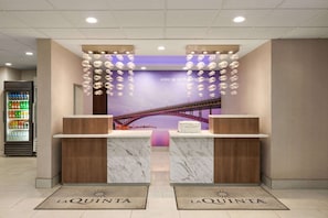Reception - La Quinta Inn & Suites by Wyndham Lackawanna (Buffalo)