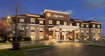 La Quinta Inn & Suites by Wyndham Lackawanna