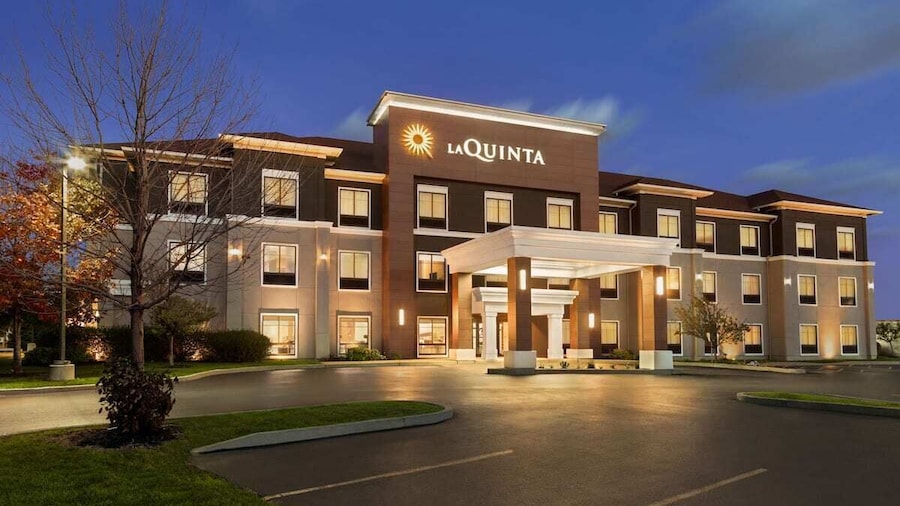 La Quinta Inn & Suites by Wyndham Lackawanna