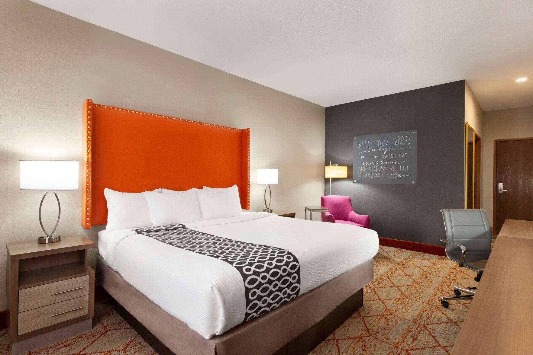 Hypo-allergenic bedding, desk, iron/ironing board, free WiFi