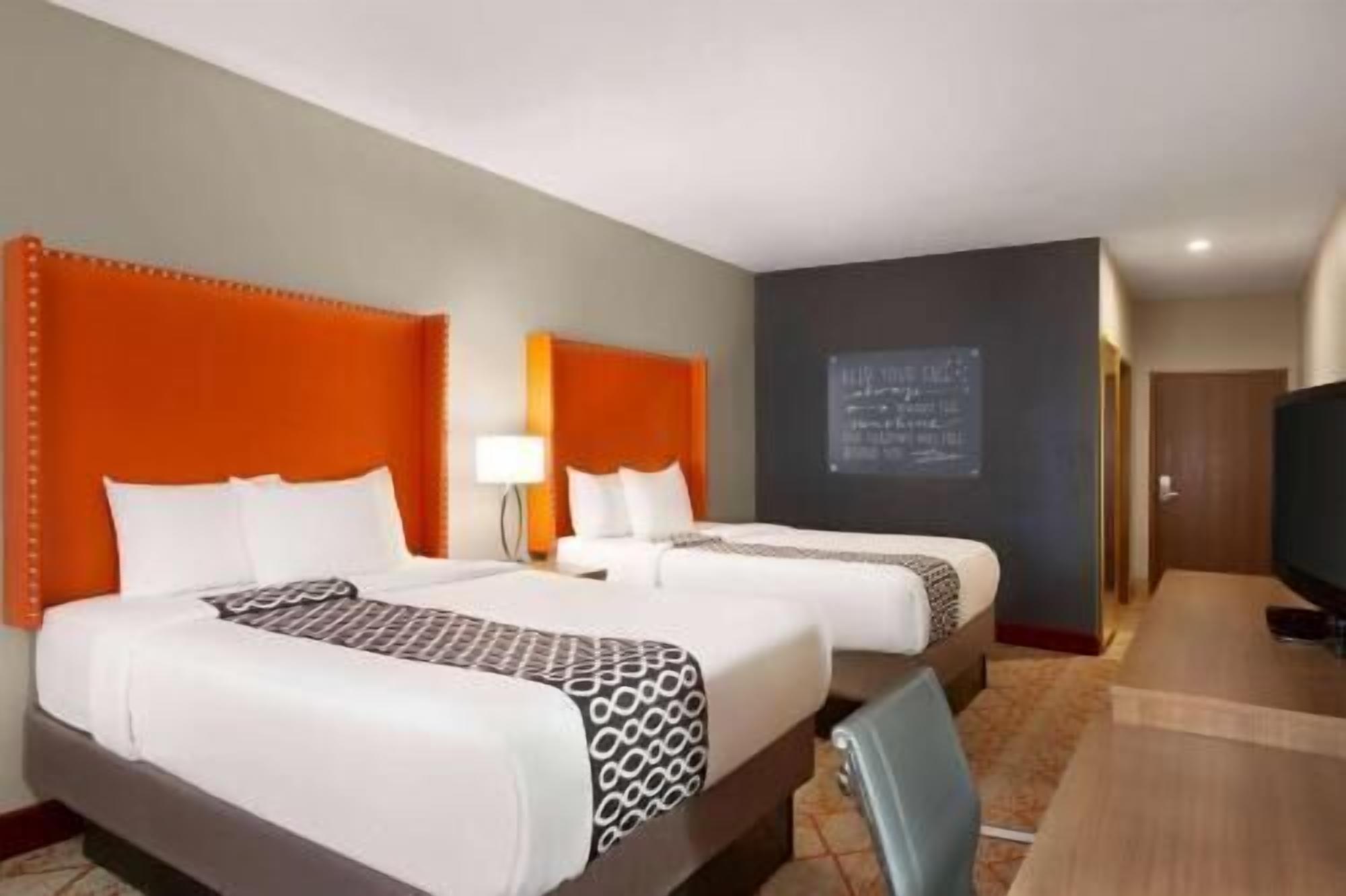 Hypo-allergenic bedding, desk, iron/ironing board, free WiFi