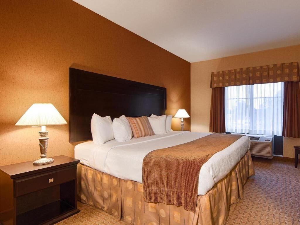 Hypo-allergenic bedding, desk, iron/ironing board, free WiFi