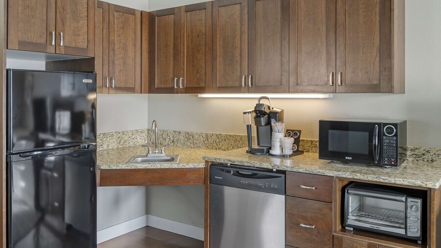 Best Western Plus Peppertree Inn At Omak