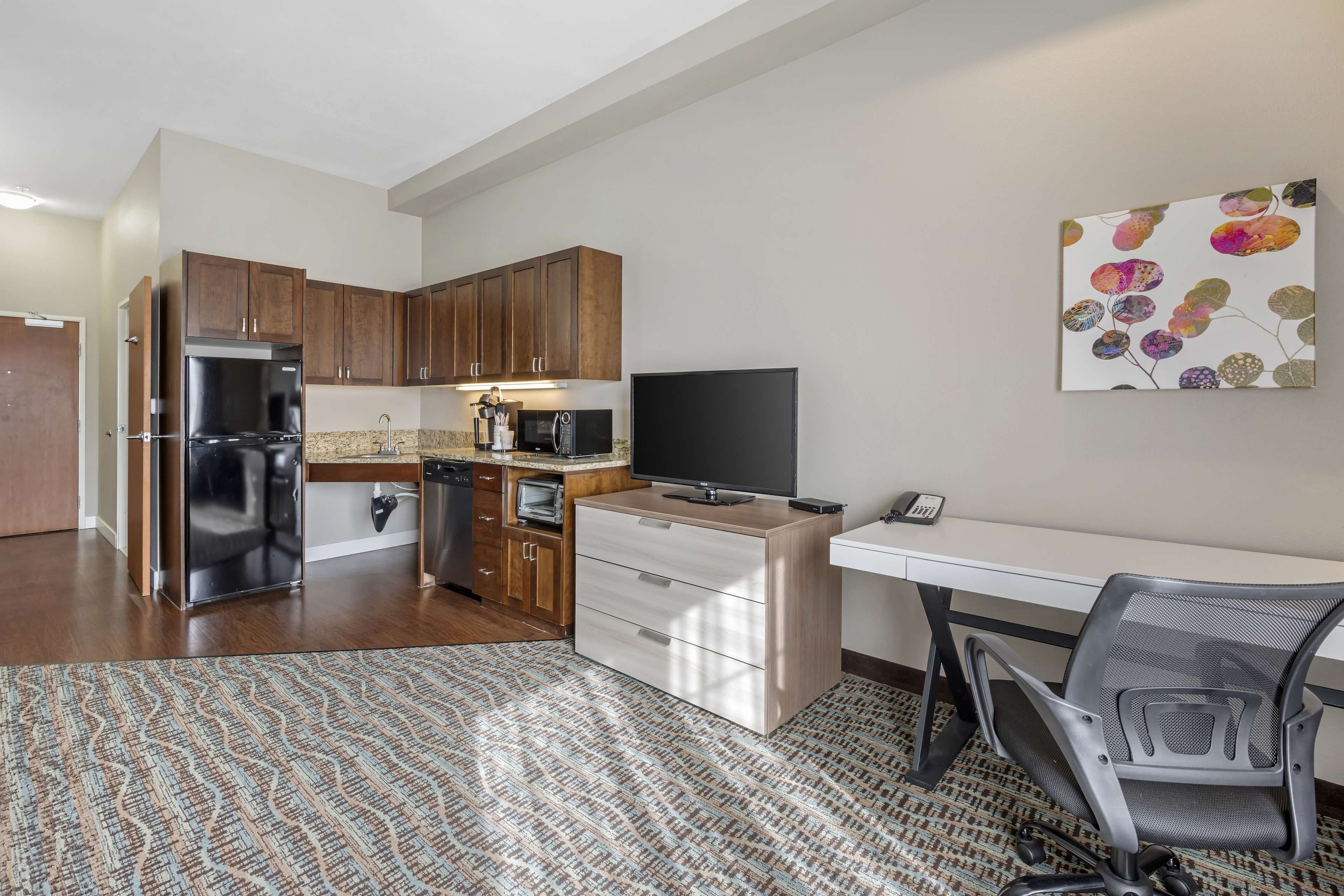 suite, 1 queen bed, non smoking, kitchen | desk, laptop workspace, iron/ironing board, free wifi