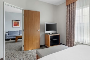 Desk, laptop workspace, iron/ironing board, free WiFi