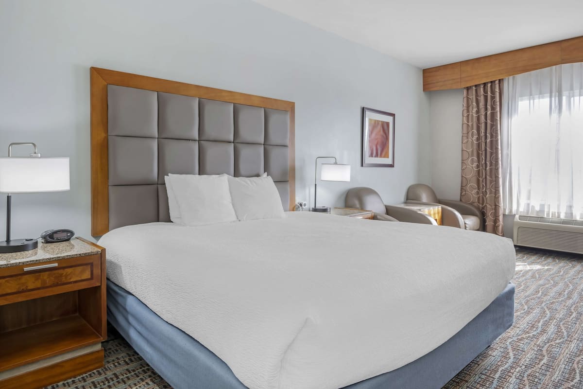 desk, laptop workspace, iron/ironing board, free wifi