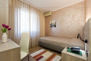 Chambre Standard | Matelas Select Comfort, minibar, coffres-forts dans les chambres, bureau