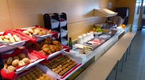 Breakfast area - B&B Girona 3 (Salt)