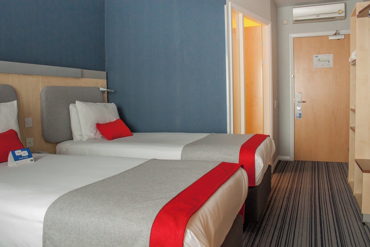 In-room safe, desk, iron/ironing board, WiFi (free)