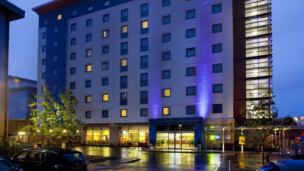 Unclassified image, 1 of 30, button - Holiday Inn Express Slough by IHG (Slough)