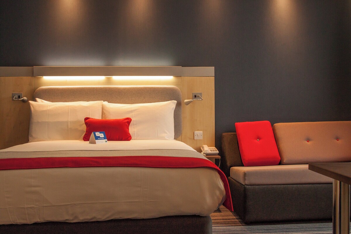 Standard Room, 1 Double Bed (with Free Hot Breakfast) | In-room safe, desk, iron/ironing board, WiFi (free)