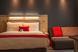 标准房, 1 张双人床 (with Free Hot Breakfast) | 客房内保险箱、办公桌、熨斗/熨衣板、免费 WiFi