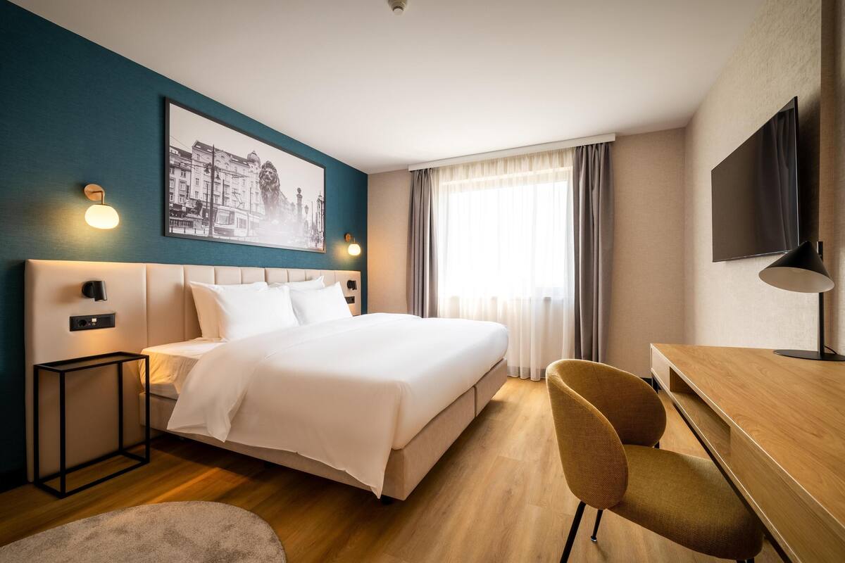 Premium bedding, Select Comfort beds, in-room safe, desk