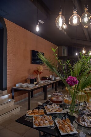 Daily buffet breakfast for a fee - Hotel Principe Torlonia (Rome)