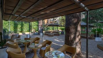 Tägliches kontinentales Frühstück gegen Gebühr