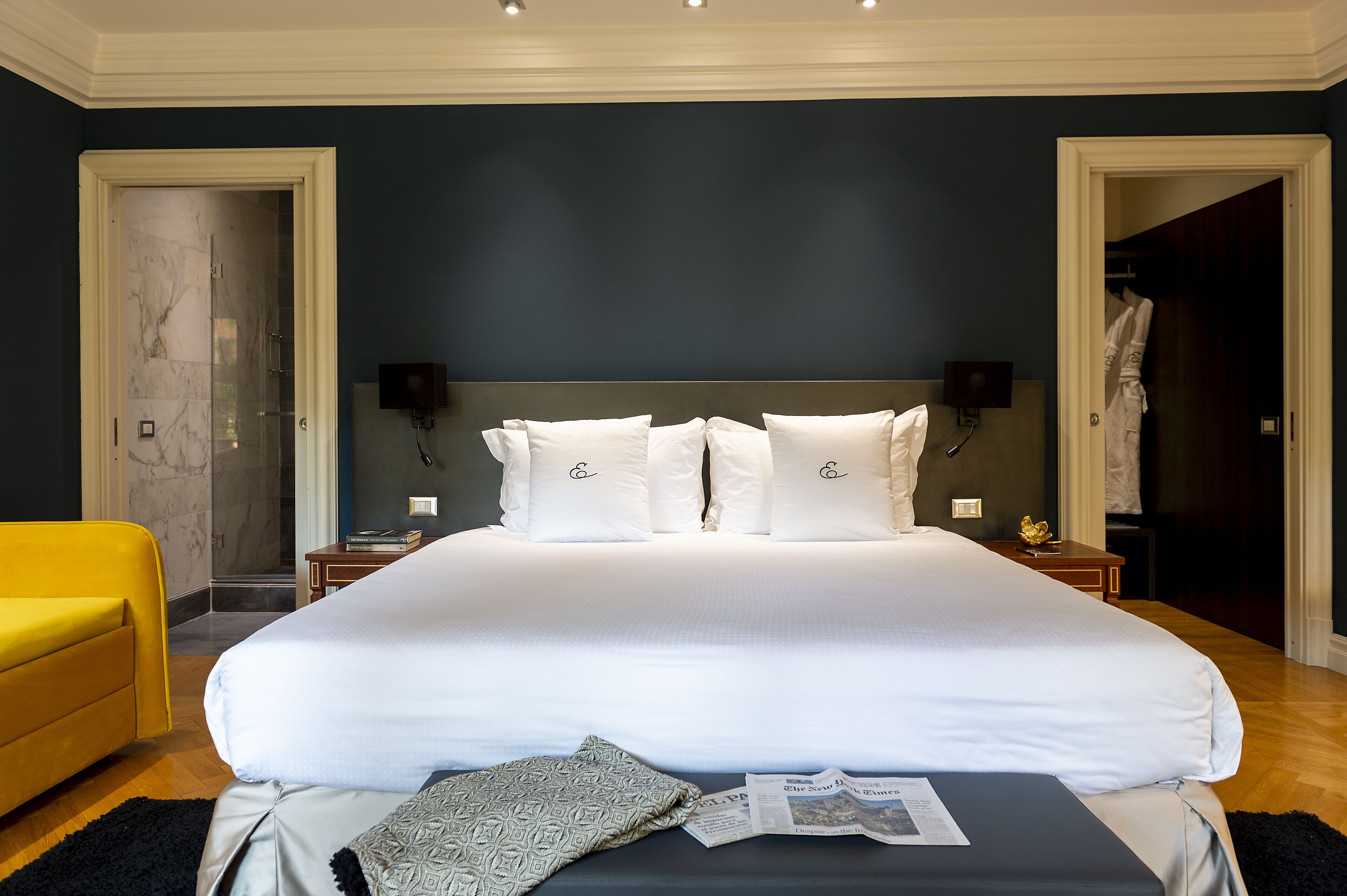 junior suite, annex building | minibar, in-room safe, blackout curtains, soundproofing