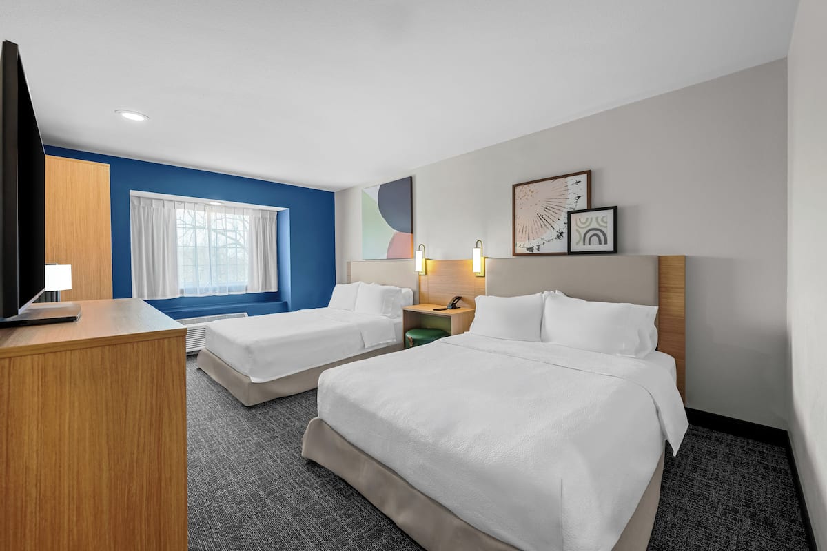 Room, 2 Queen Beds, Accessible, Bathtub