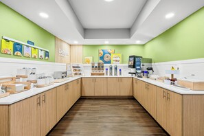 Free daily continental breakfast  - Spark by Hilton Stillwater (Stillwater)