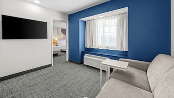 Suite, 2 queensize bedden, toegankelijk voor mindervaliden (Hearing) | Een bureau, een laptopwerkplek, verduisterende gordijnen