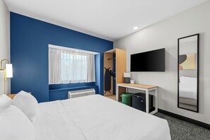Desk, laptop workspace, blackout drapes, iron/ironing board - Spark by Hilton Stillwater (Stillwater)