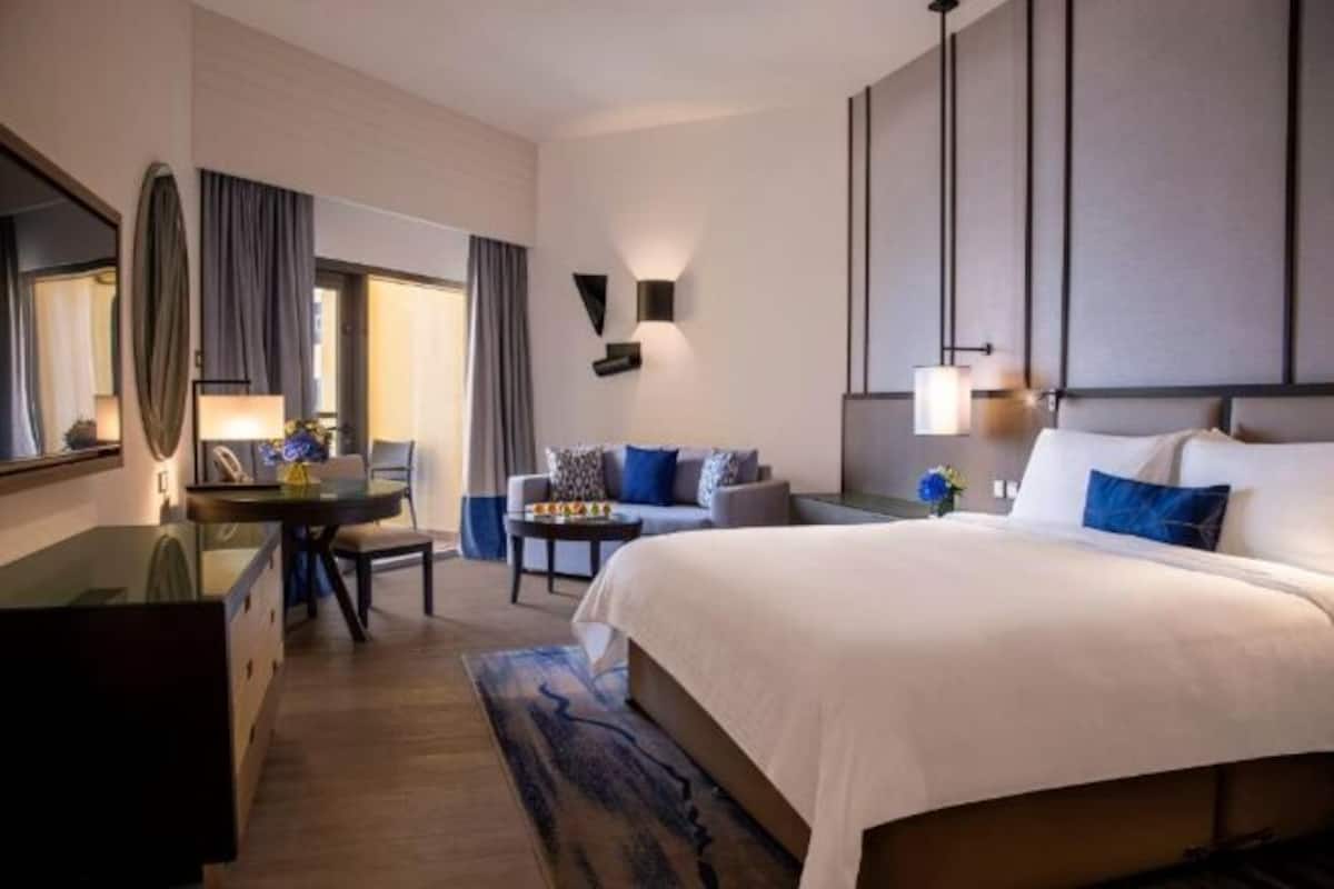 Down comforters, pillowtop beds, minibar, in-room safe