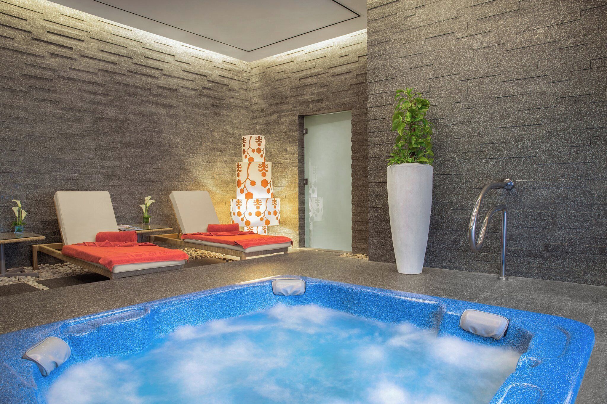 Sauna, steam room, body treatments, aromatherapy, hot stone massages