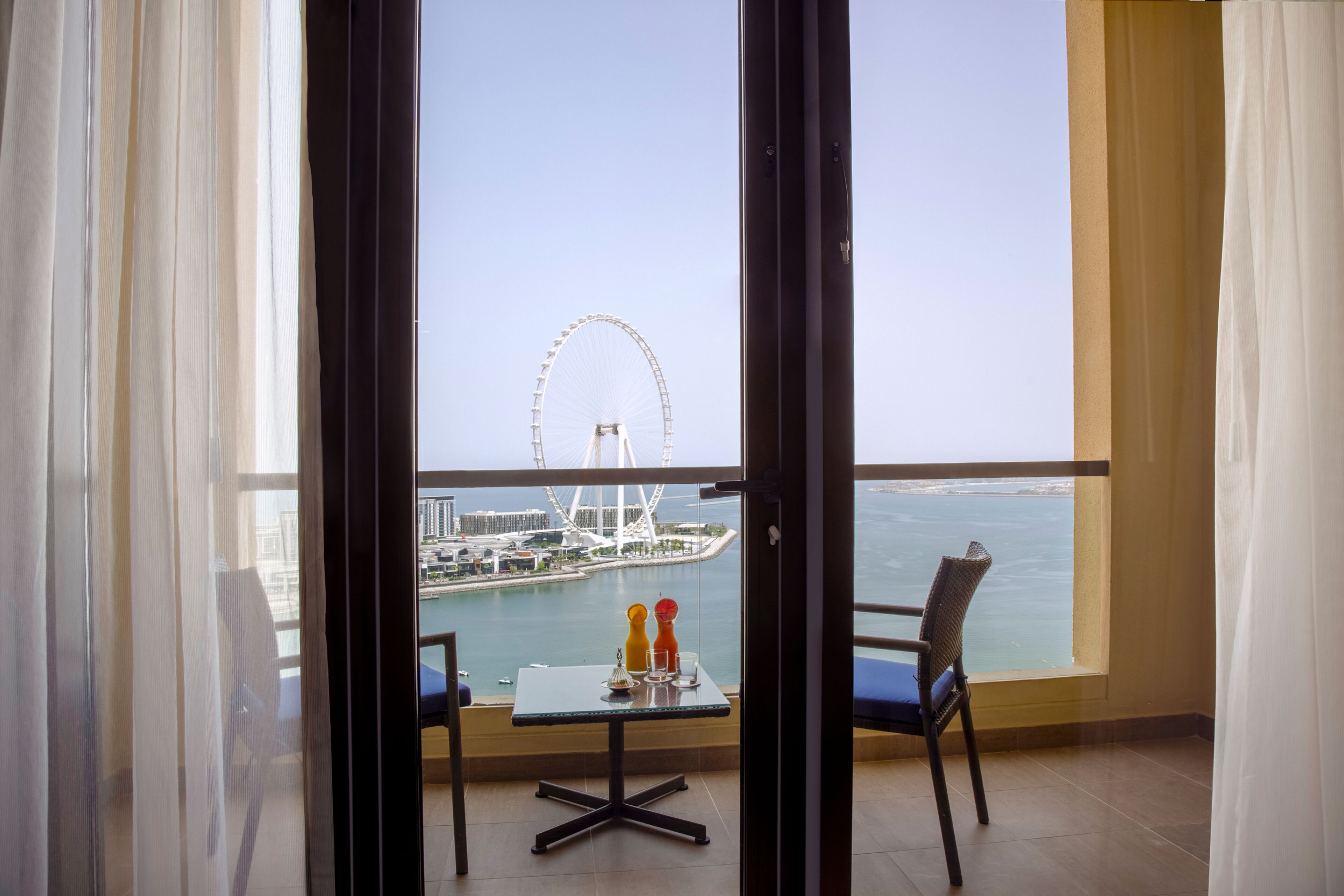 Chambre, 1 très grand lit, balcon (Sea Front View) | Terrasse/Patio