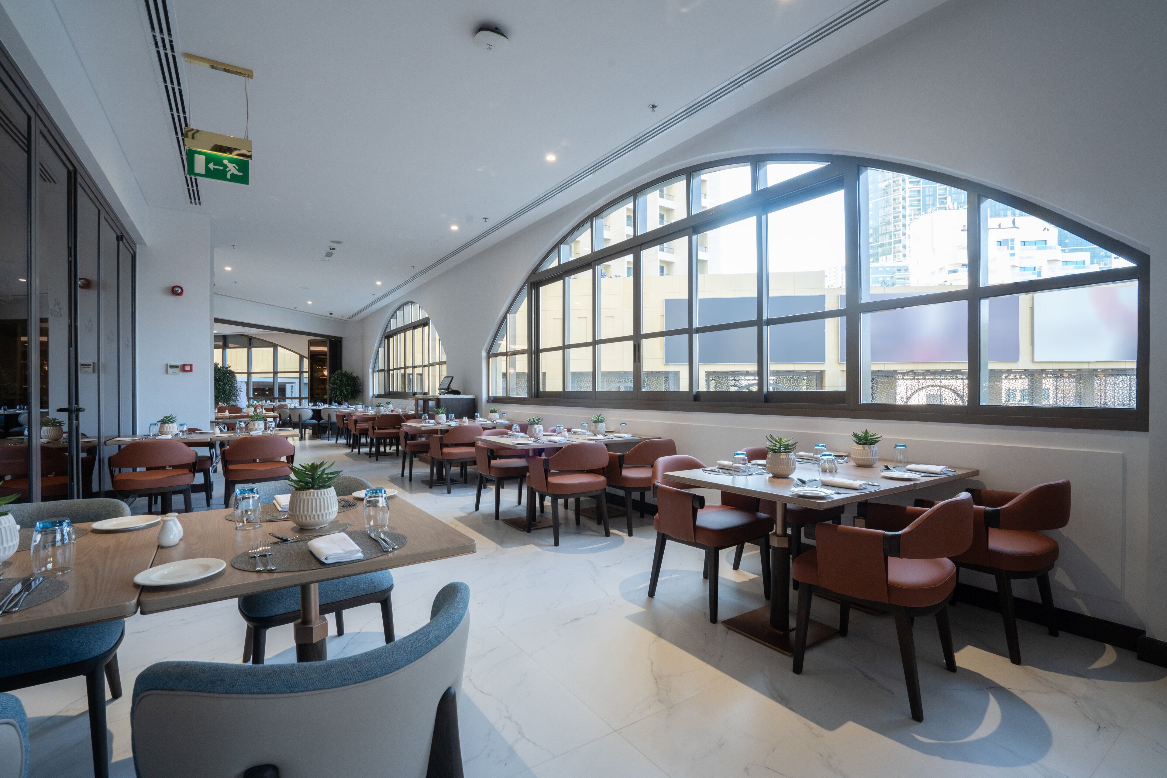 Sarapan bufet setiap hari (AED 99 seorang) 