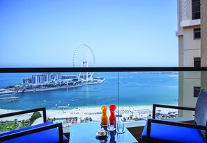 Chambre, 1 très grand lit, balcon, vue mer (Ain Dubai) | Vue depuis le balcon