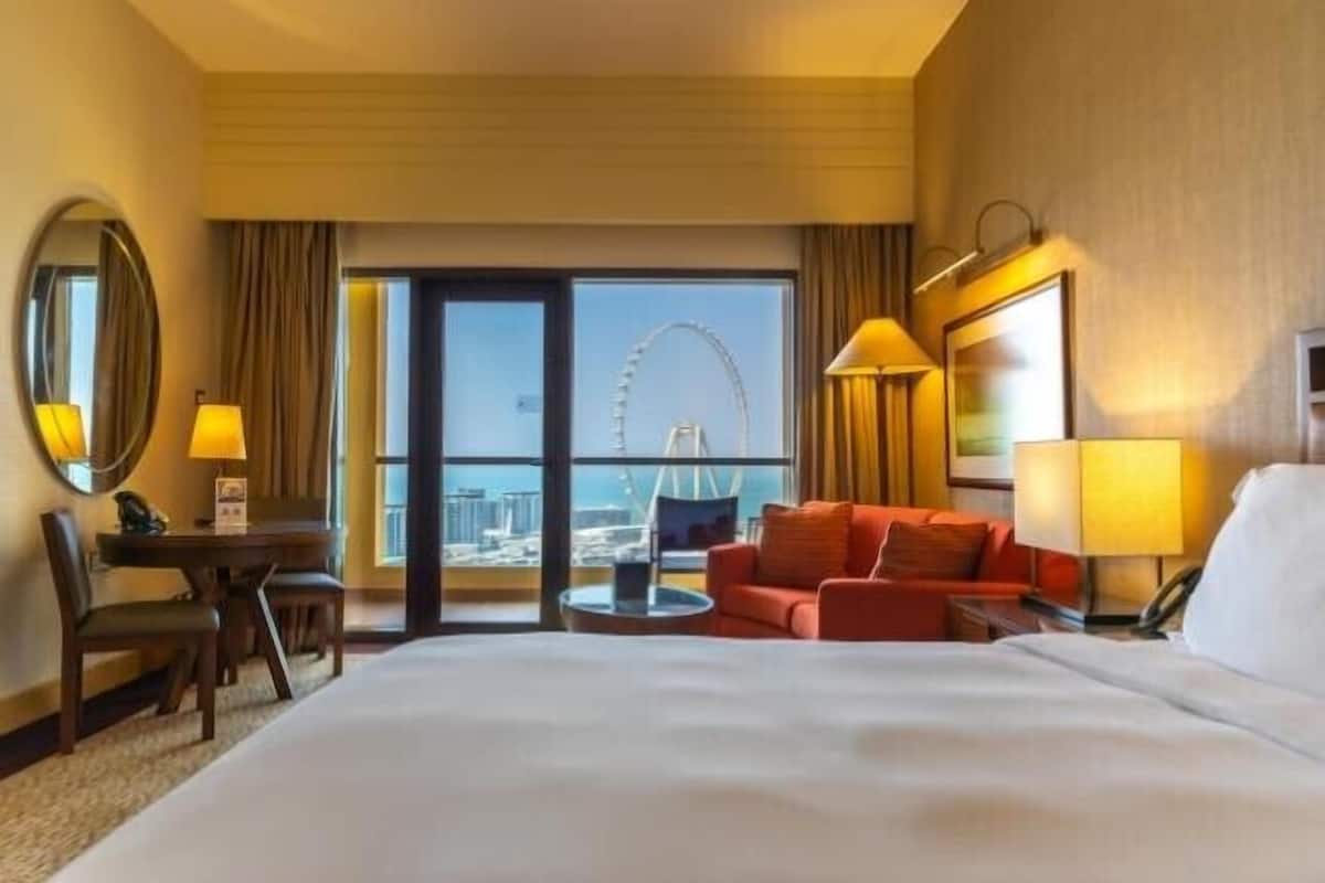 Down comforters, pillowtop beds, minibar, in-room safe