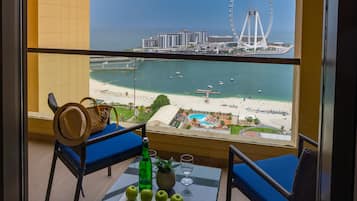 ファミリー ルーム キングベッド 1 台 バルコニー (Sea Front View) | バルコニーからの眺望