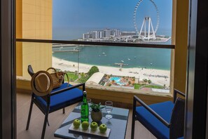 Family Room, 1 King Bed, Balcony (Sea Front View) | Down duvets, pillow-top beds, minibar, in-room safe - Amwaj Rotana, Jumeirah Beach - Dubai (Dubai)