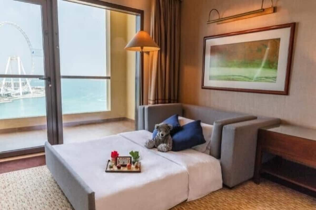 Down comforters, pillowtop beds, minibar, in-room safe